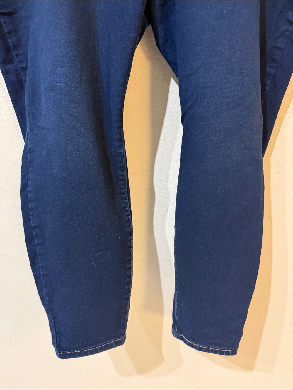 Signature by Levi Strauss Dark Wash Skinny Mid Rise Jeans 22S - Picture 4 of 10